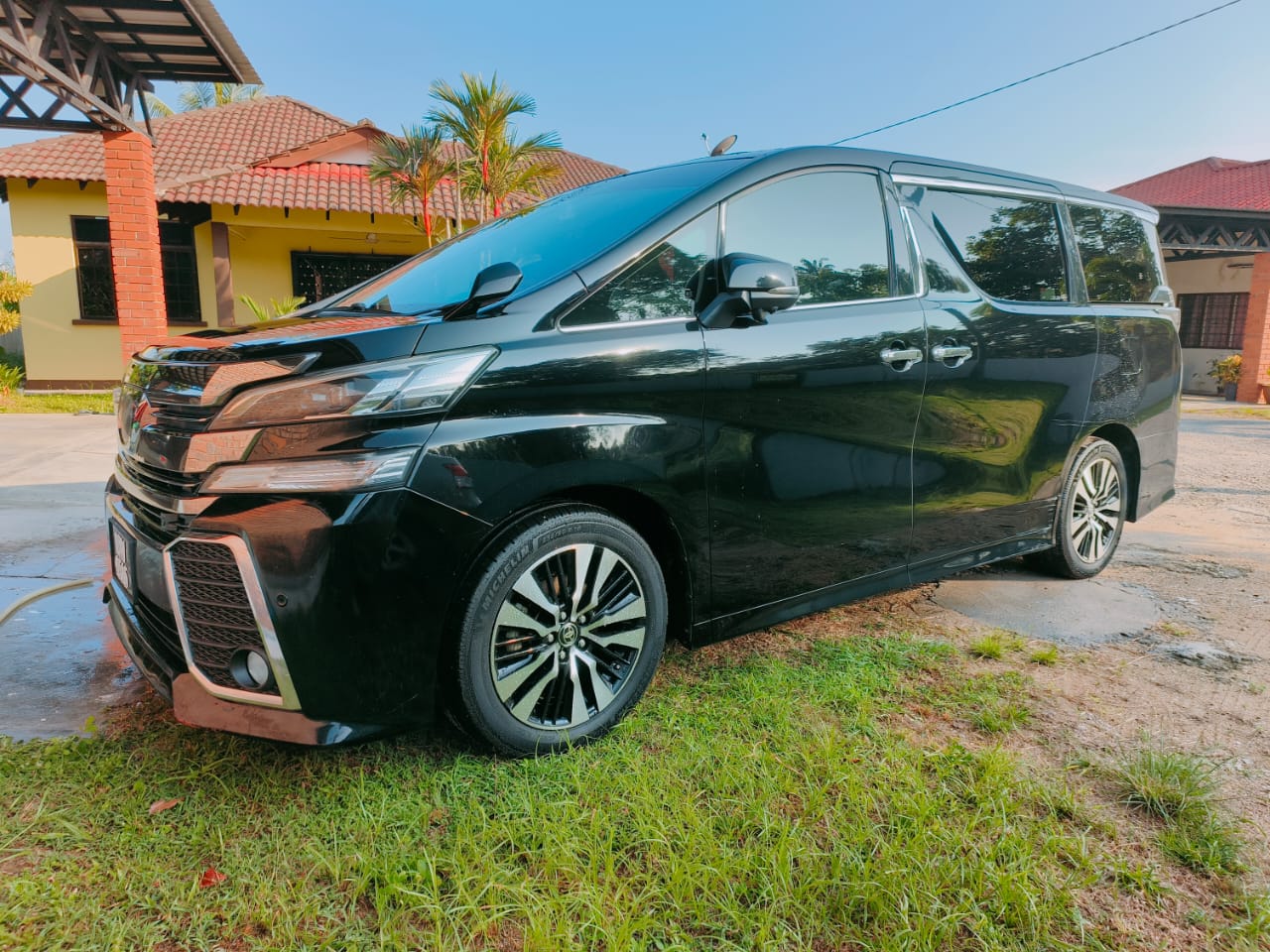 Toyota Vellfire AGH30